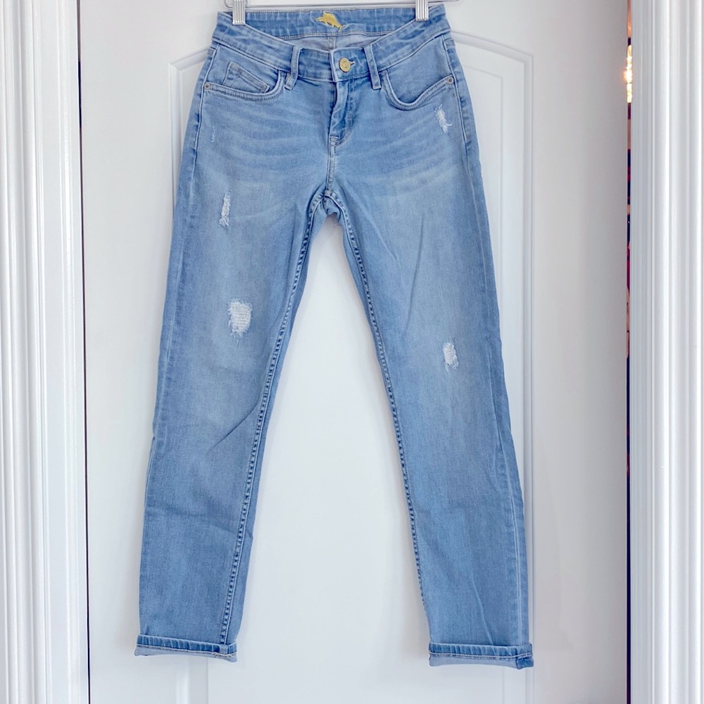 Slim boyfriend jeans, light blue with some ripped design size 25